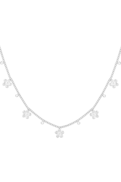 gleaming flower necklace